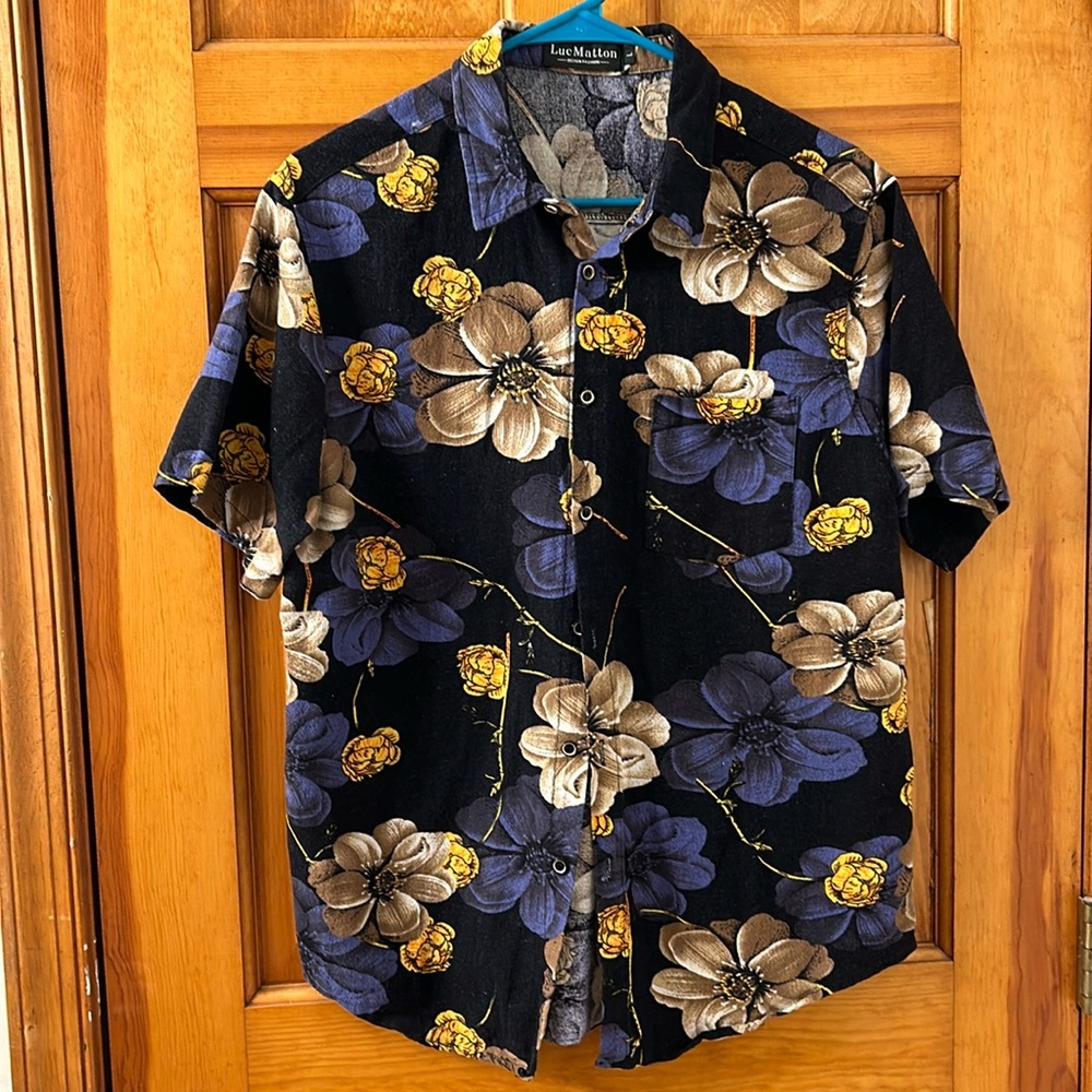 Luc Matton men’s short sleeve button down dark blue Hawaiian shirt. Size Large